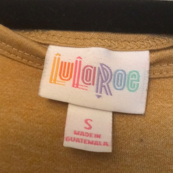 Carly - Picture 3 of 4